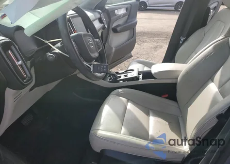 2020 Volvo Xc40 T5 Momentum z USA, uszkodzony, nr VIN YV4162UK5L2325825